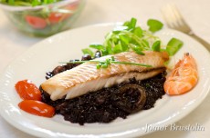 Arroz Negro com Camarão e Tilápia