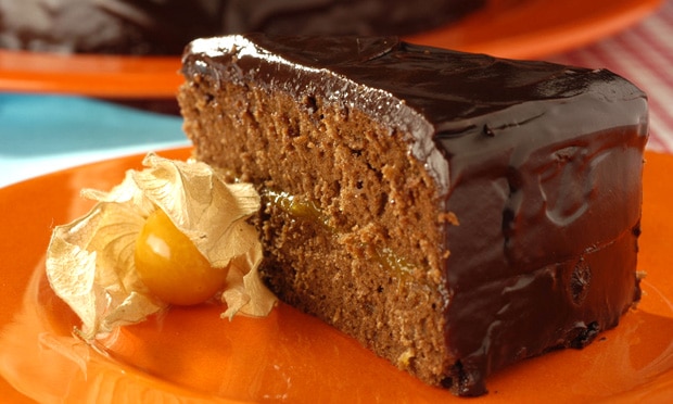 Bolo Brilhante de Chocolate e Damasco