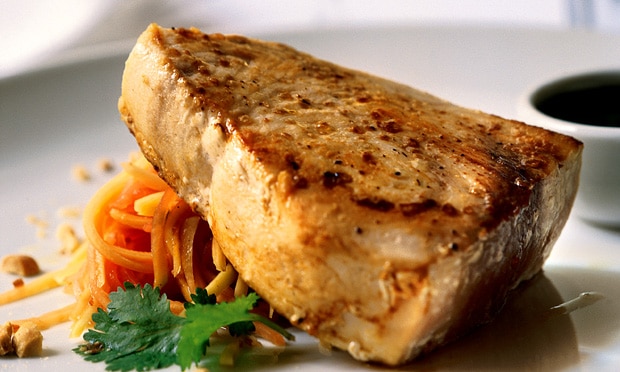 Atum Branco com Salada de Papaia Verde