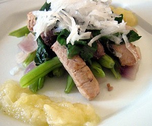 Wok de Atum com Verduras Crocantes e Molho de Gengibre