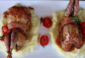 Codorna ao Molho de Vinho Branco com Mostarda de Cassis