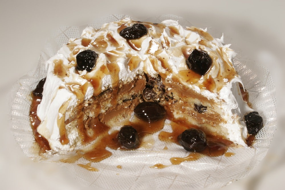 Bolo de Doce de Leite com Ameixas