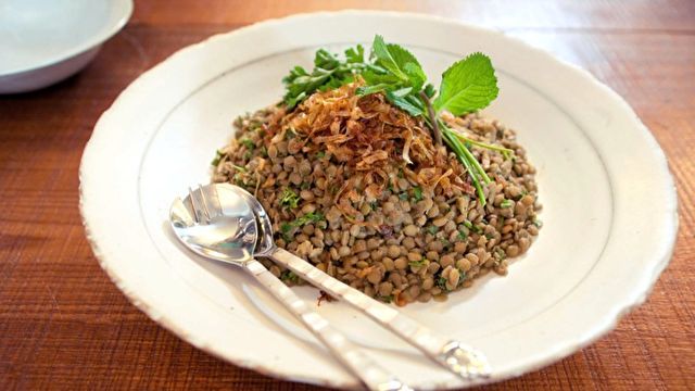 Salada de Lentilha com Cebola Caramelizada