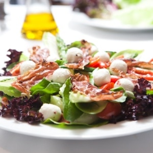 Salada de Presunto de Parma Crocante e Queijo de Cabra