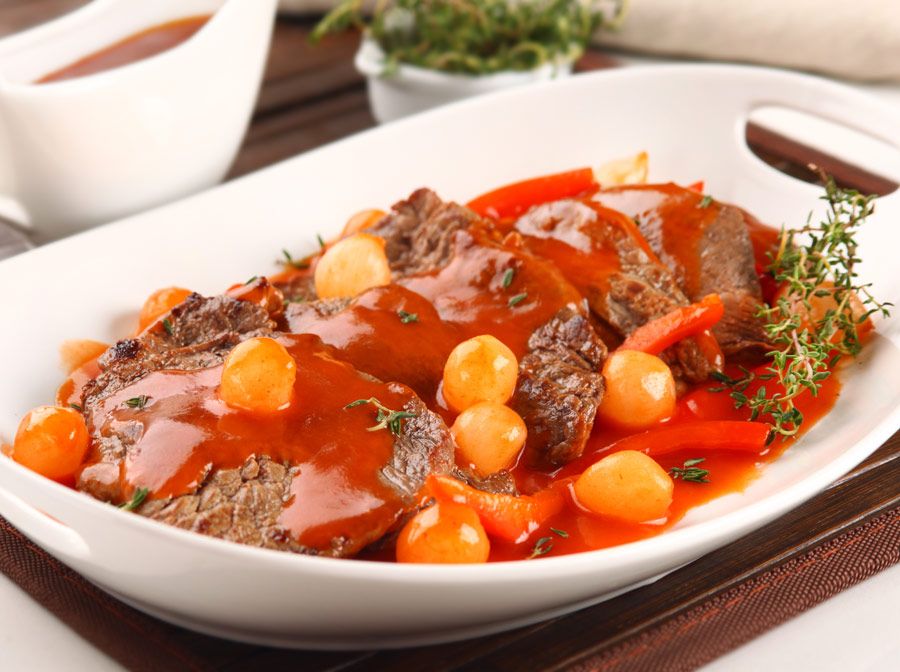 Bife com Molho de Minicebola e Pimentão