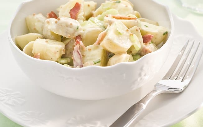 Maionese de Batatinha Bolinha com Cebolinha, Mostarda e Bacon