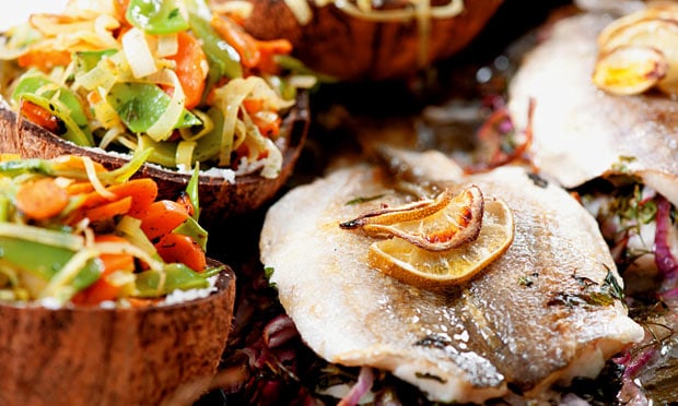 Pescada-Branca Assada na Folha de Bananeira