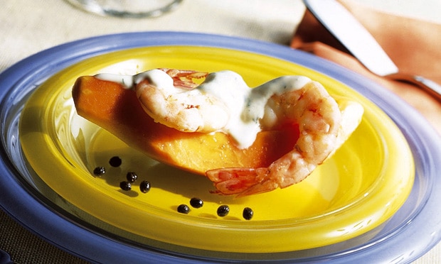 Salada de Papaia com Camarão e Molho de Iogurte