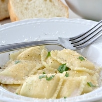 Ravióli com Creme de Leite e Ervas Frescas