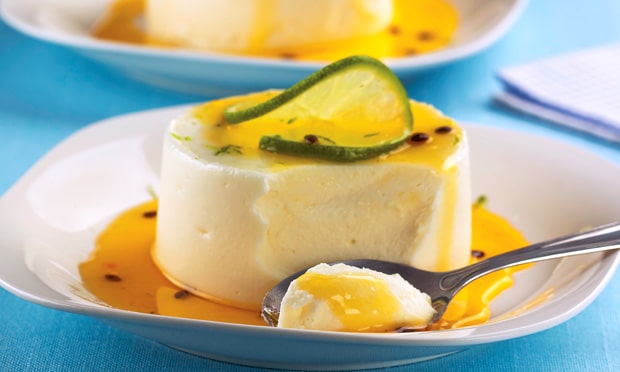 Espuma de Limão com Calda de Maracujá