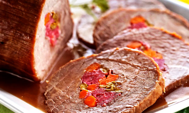 Lagarto Recheado com Linguiça Calabresa