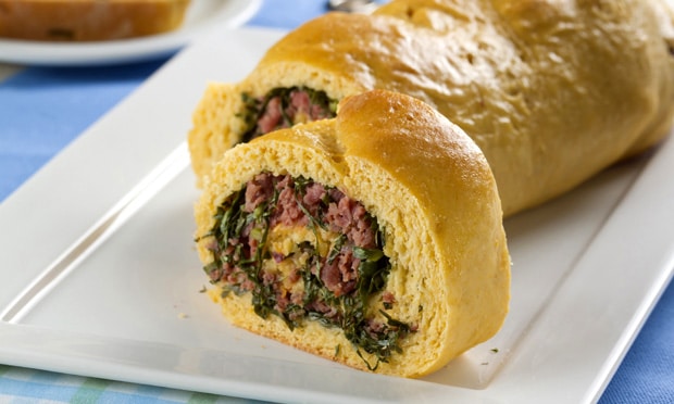 Pão de Fubá com Couve e Linguiça