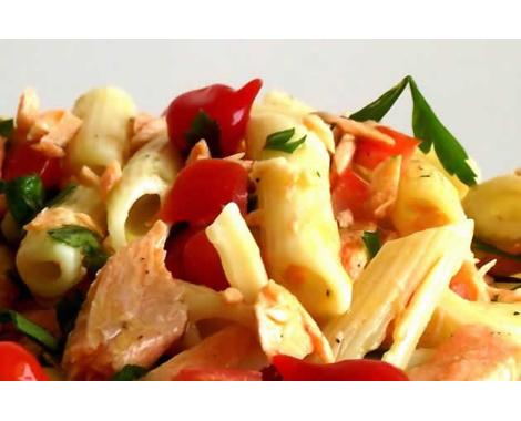 Salada de Verão com Macarrão e Salmão