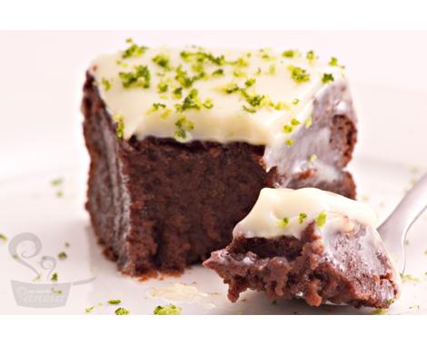 bolo de chocolate sem farinha com cobertura de creme de limão
