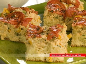 Torta farrapo de frango.jpg Foto: André Fortes Produção Culinária: Zulmira Fátima dos Santos Produção de Objetos: Karin Santana Culinarista: Vanessa Figueiredo Objetos: Roupa de Mesa: 11 3814-1838 Tramontina: 11 4197-1266 Acervo de produção
