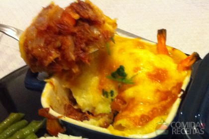 Escondidinho de Carne-Seca e Mandioca