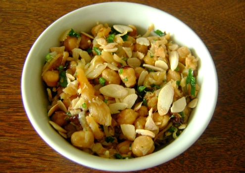 Salada de Bacalhau com Grão-de-Bico e Amêndoas