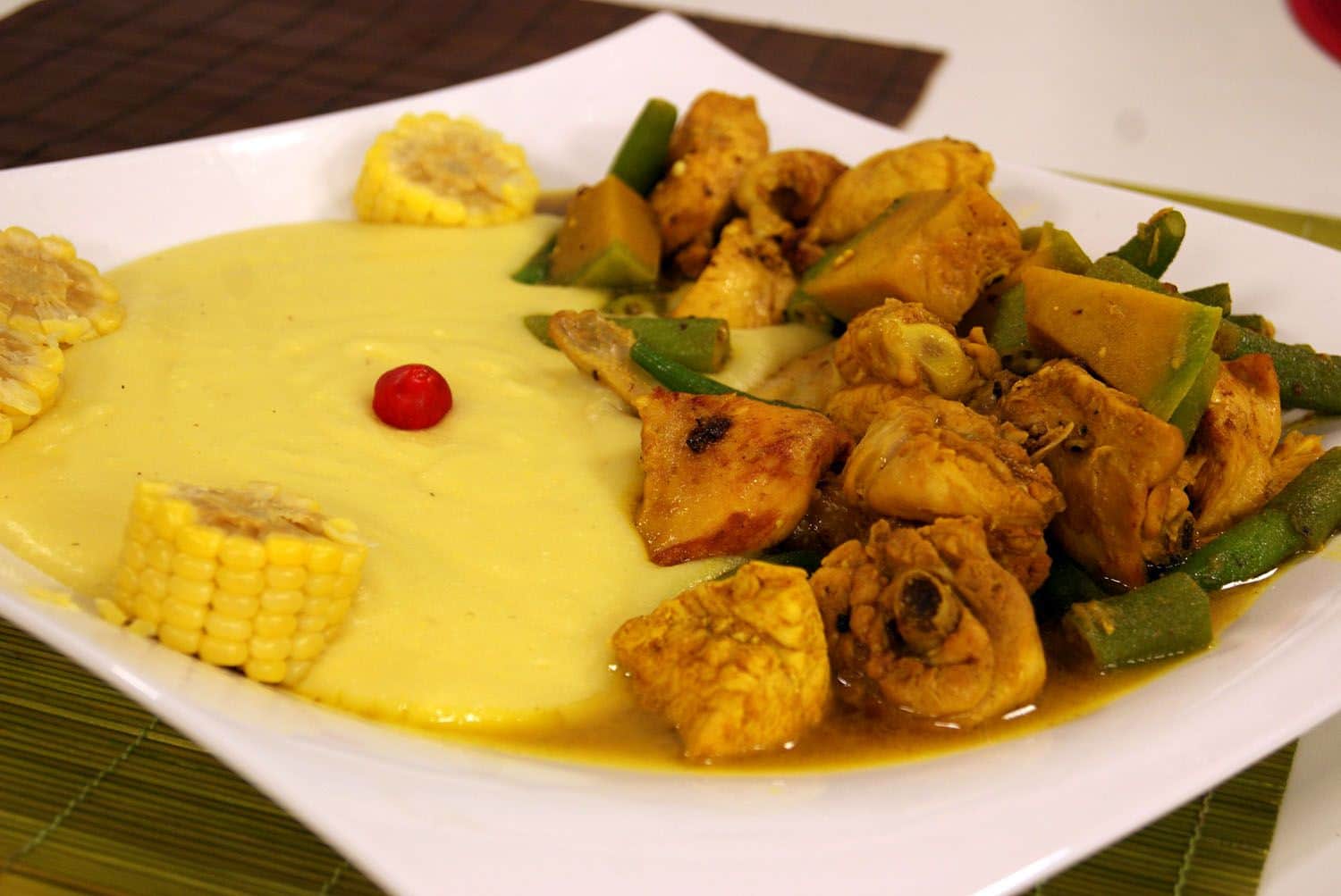 Frango com Quiabo e Angu de Milho Frango com Quiabo e Angu de Milho