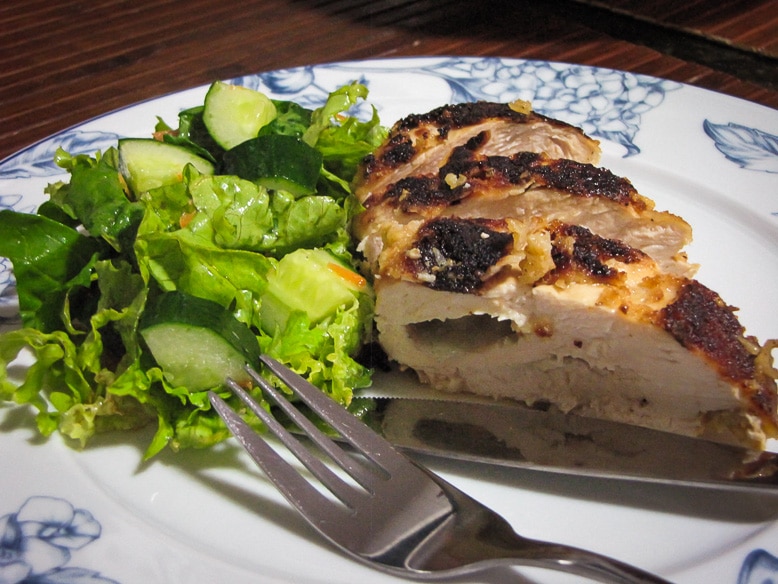Peito de Frango Recheado com Gorgonzola e Marinado no Mel