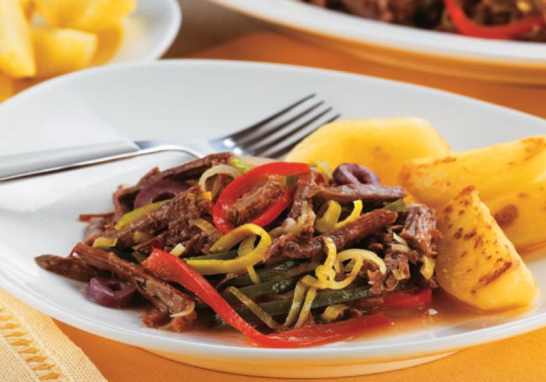 Carne de Panela Desfiada com Legumes