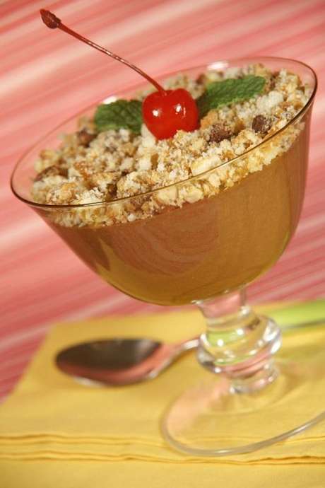 Mousse de Chocolate com Farofa