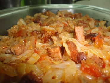 refogado de repolho, calabresa e bacon