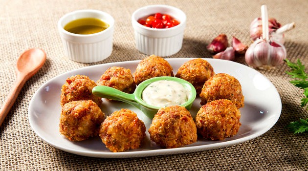 Bolinho de Dois Queijos com Tempero Baiano