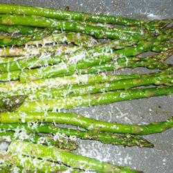 Aspargo Assado com Crosta de Parmesão
