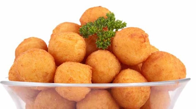 Bolinho de Milho com Recheio de Queijo Parmesão