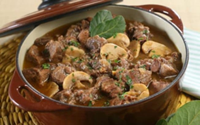 Carne ao Vinho Tinto com Champignon