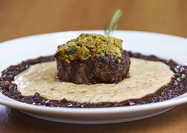 Filé-Mignon com Crosta de Castanha-de-Caju