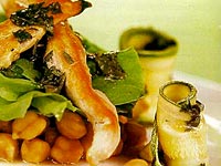 Salada de Grão-de-Bico, Abobrinha, Peito de Frango e Alface