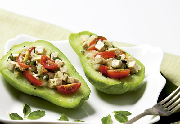 Chuchu Recheado com Tofu e Tomate-Cereja