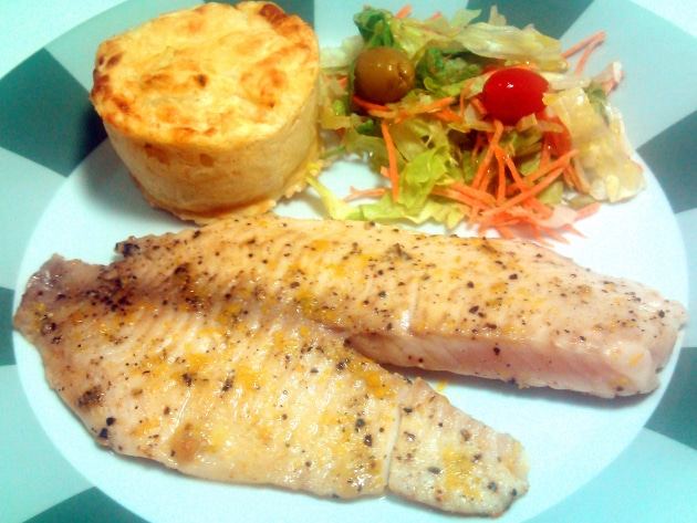 Filé de Peixe com Gengibre e Raspas de Laranja Filé de Peixe com Gengibre e Raspas de Laranja