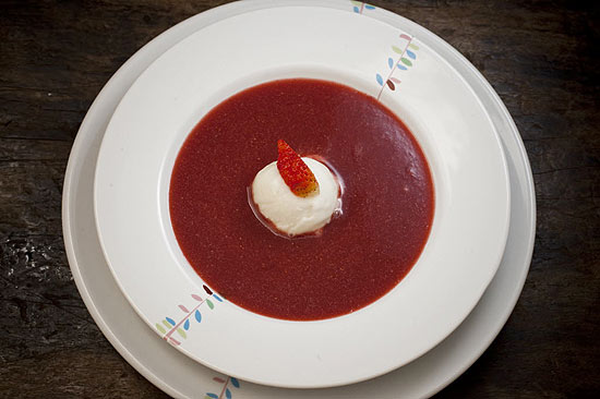 Sopa Fria de Morangos e Água de Coco