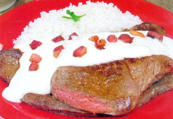 Bife com Molho Branco e Bacon