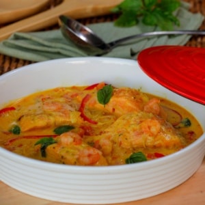 Moqueca de Salmão e Camarão