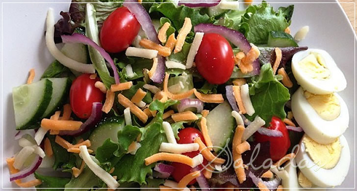salada-de-legumes-ovos-e-queijos