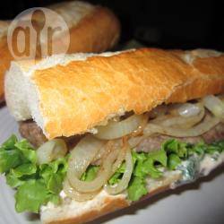 sanduiche-de-bife-acebolado