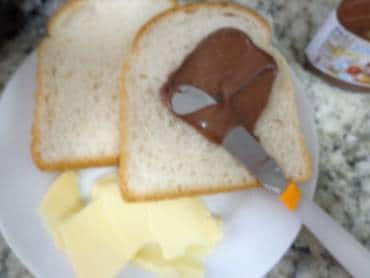 sanduiche-de-mussarela-com-nutella