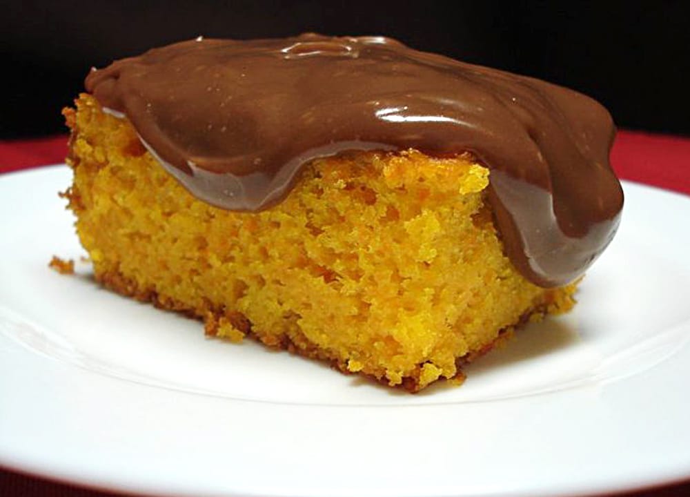 Bolo de Cenoura com Calda de Brigadeiro