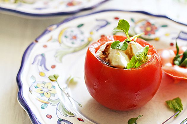 Tomate Recheado à Caprese