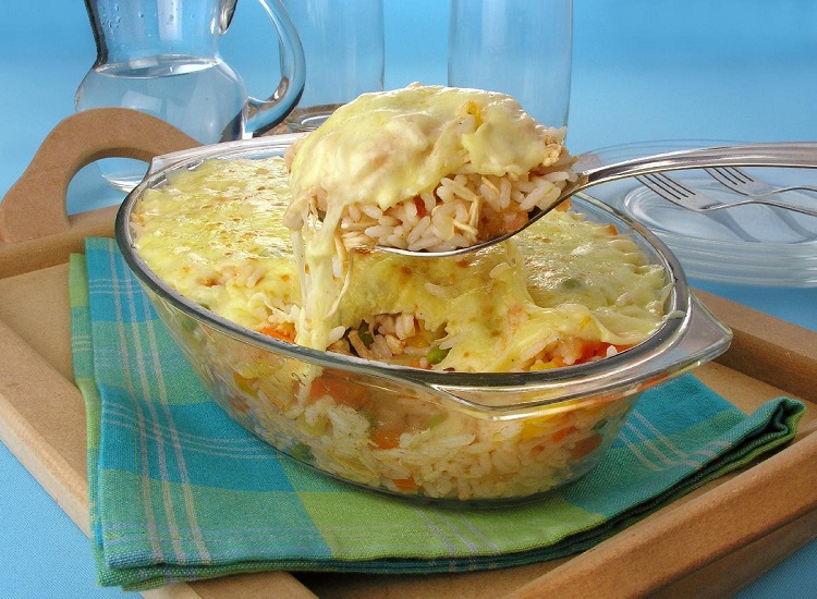 Arroz Colorido com Frango Desfiado Arroz Colorido com Frango Desfiado