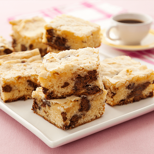 Brownie de Chocolate Branco e Chips de Tortinha