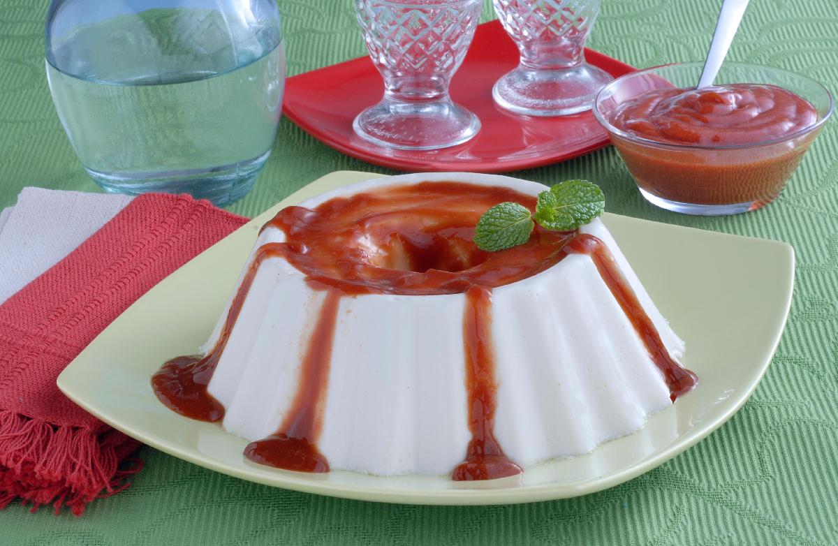 Mousse de Queijo com Calda de Goiabada e Vinho