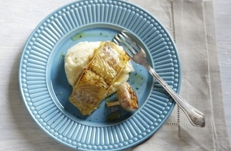 Bacalhau com Purê Perfumado com Alho Bacalhau com Purê Perfumado com Alho