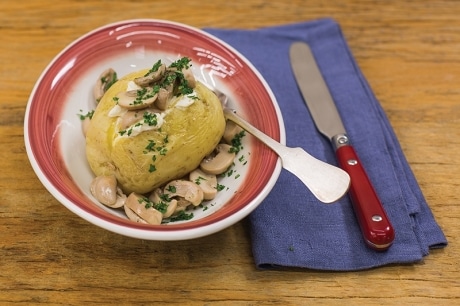Batata Assada no Micro-ondas Recheada com Cogumelos Batata Assada no Micro-ondas Recheada com Cogumelos