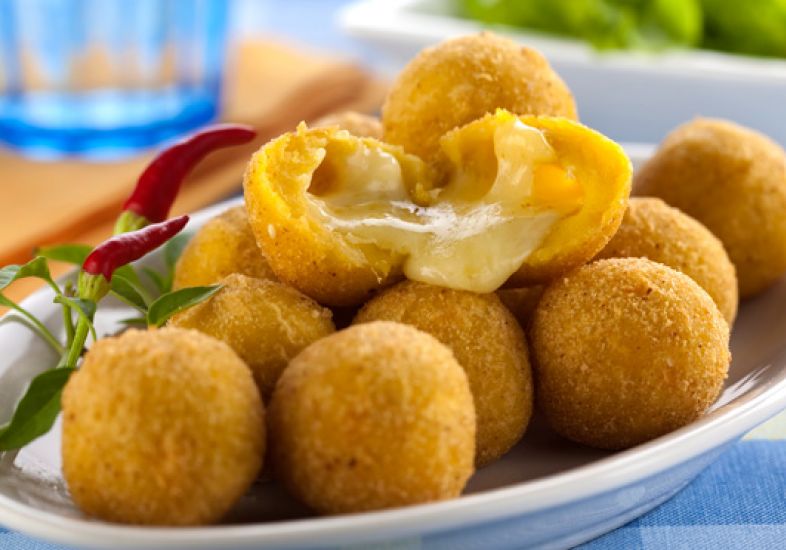 Bolinha de Milho e Queijo 02
