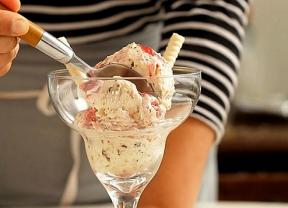 Sorvete de Cream Cheese com Morango