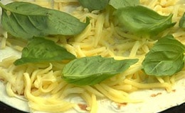 Tortilha de Queijo e Manjericão